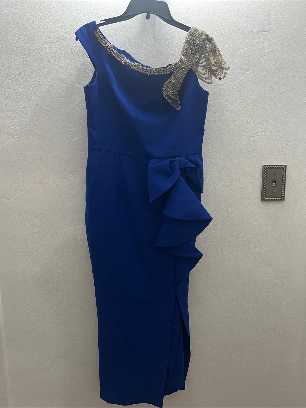 Elegant One-Shoulder Royal Blue Evening Dress with Beaded Accent